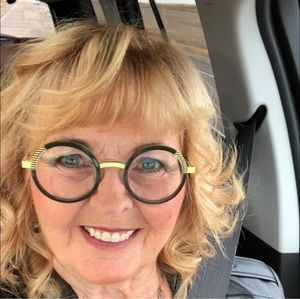 Meet your Posher, Carolyn